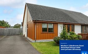 Modern 2 Bedroom Semi Detached House With Own Private Driveway